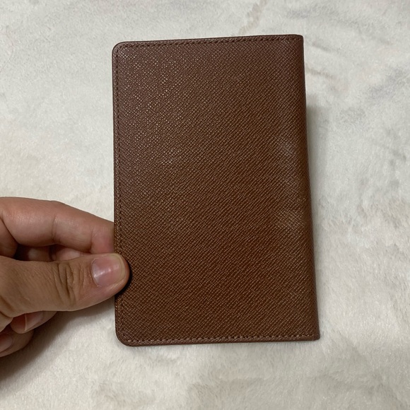 Authentic Louis Vuitton Taiga ID/Card Holder in GUC - Picture 2 of 9